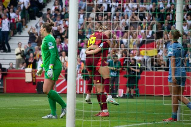 GER, Bremen, Fußballl, Frauenfussball, UEFA Womens Nations League, 5. Spieltag, Deutschland vs. Niederlande im Bild v.l.: Klara Buehl (GER 19), Lea Schueller (GER 11), Torjubel 30.05.2025, Weserstadion Bremen UEFA REGULATIONS PROHIBIT ANY USE OF PHOTOGRAPHS AS IMAGE SEQUENCES AND OR QUASI-VIDEO, Copyright: HMBxMedia PaulxFritz
