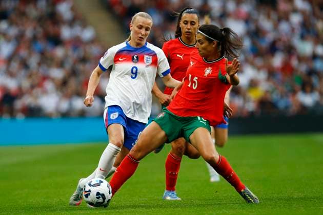 England V Portugal, Wembley UK - 30 May 2025 Aggie Beever-Jones of England is tackled by Carole Costa of Portugal during the UEFA Women™s Nations League Match between England and Portugal at Wembley on 30 May 2025 in London, England (Photo by Steve Taylor PPAUK) London Wembley London England Copyright: xStevexTaylor PPAUKx PPA-192097