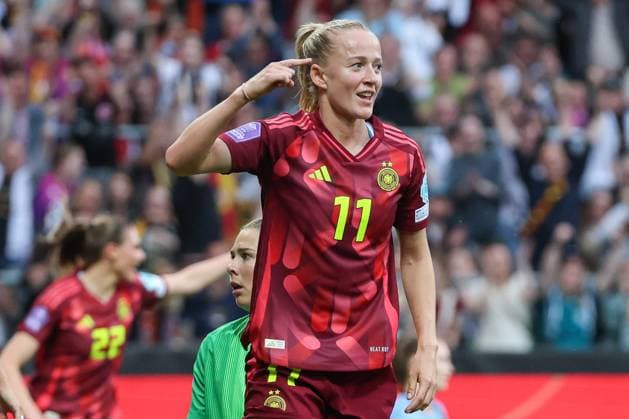 UEFA Frauen Nations League: Deutschland - Niederlande am 30.05.2025 im Weserstadion in Bremen Jubel, Torjubel, Torschuetze, Torschütze , Torschützin, Torschuetzin Lea Schüller Schueller Schuller (Deutschland 11) jubelt nach dem Tor zum 2 zu 0