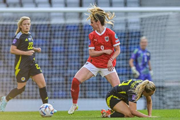 Scotland Women v Austria Women UEFA Womens Nations League Lauren Davidson of Scotland Women and Sarah Zadrazil of Austria Women during the UEFA Womens Nations League Group A match at Hampden Park, Glasgow UK Newspapers OUT Copyright: xJamiexJohnstonx FIL-21859-0057