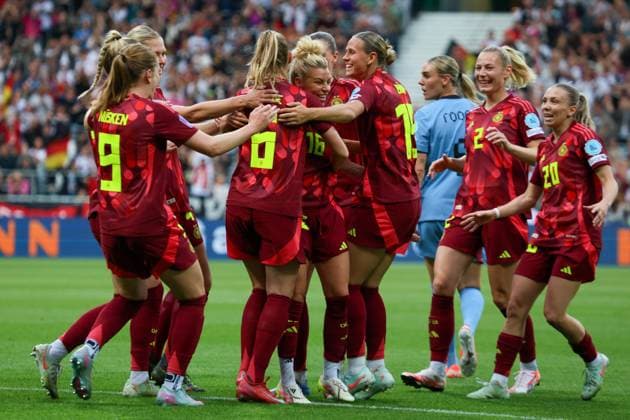 Bremen, Deutschland 30. Mai 2025: UEFA Nations League Women - 2025 - Deutschland vs. Niederlande Im Bild: Torschützin Linda Dallmann (Deutschland), mittig im Bild, macht das Tor zum 1:0 für Deutschland und jubelt mit ihren Mannschaftskolleginnen Weser Stadion Niedersachen Copyright: xFotostandx xFantinix