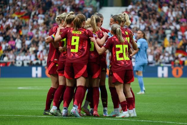 Bremen, Deutschland 30. Mai 2025: UEFA Nations League Women - 2025 - Deutschland vs. Niederlande Im Bild: Torschützin Linda Dallmann (Deutschland), verdeckt im Bild, macht das Tor zum 1:0 für Deutschland und jubelt mit ihren Mannschaftskolleginnen Weser Stadion Niedersachen Copyright: xFotostandx xFantinix