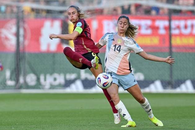 250530 BELGIUM VS SPAIN Tessa Wullaert (9) of Belgium pictured fighting for the ball with Laia Aleixandri (14) of Spain during a game between the national teams of Belgium, called the Red Flames and Spain on the 5th matchday in group A3 of the 2024-25 Women s Nations League competition, on Friday 30 May 2025 in Leuven , Belgium . PHOTO SPORTPIX David Catry Leuven Den Dreef Belgium  Copyright: xSportpix.bex xDavidxCatryxDavidxCatryx
