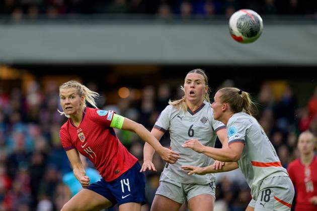 250530 Ada Hegerberg of Norway and Ingibjörg Sigurdardottir of Iceland during the UEFA Women™s Nations League football match between Norway and Iceland on May 30, 2025 in Trondheim. Photo: Vegard Grott BILDBYRAN kod VG VG0755 bbeng fotboll football soccer fotball nations league landskamp norge norway dam iceland island uefa womens nations league Copyright: VEGARDxGRoTT BB250530VG095