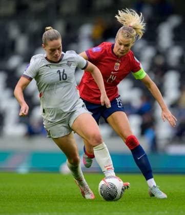 250530 Hildur Antonsdottir of Iceland and Ada Hegerberg of Norway during the UEFA Women™s Nations League football match between Norway and Iceland on May 30, 2025 in Trondheim. Photo: Vegard Grott BILDBYRAN kod VG VG0755 bbeng fotboll football soccer fotball nations league landskamp norge norway dam iceland island uefa womens nations league Copyright: VEGARDxGRoTT BB250530VG098