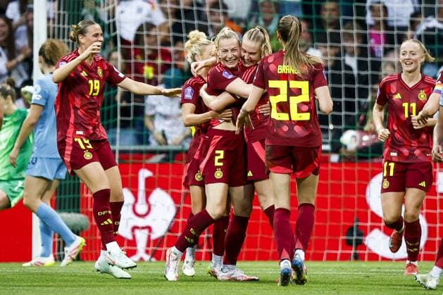 BREMEN - Sarai Linder of Germany celebrates 3-0 during a Nations League match between Germany and the Netherlands on May 30, 2025 in Bremen, Germany. ANP VINCENT JANNINK xVIxANPxSportx xxANPxIVx 529022322 originalFilename: 529022322.jpg