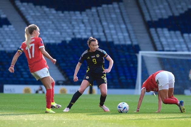 UK: Scotland v Austria, UEFA Women‚Äôs Nations League at Hampden Park, Glasgow, Scotland on 30 May 2025: Pictured: Sarah Puntigam (Austria), Caroline Weir (Scotland) and Julia Hickelsberger-Fuller (Austria) Glasgow Hampden Park Scotland Copyright: xAlexxToddx