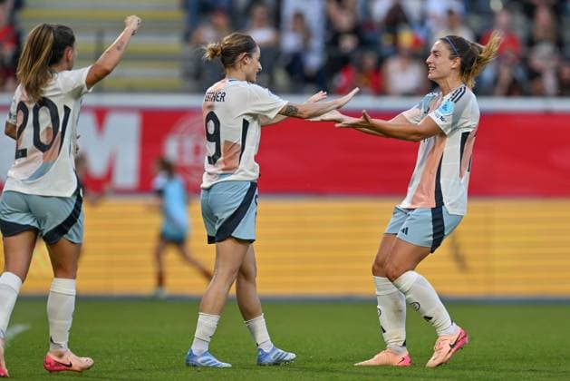 250530 BELGIUM VS SPAIN Esther Gonzalez (9) of Spain celebrates with Alexia Putellas (11) of Spain after scoring the 0-1 goal during a game between the national teams of Belgium, called the Red Flames and Spain on the 5th matchday in group A3 of the 2024-25 Women s Nations League competition, on Friday 30 May 2025 in Leuven , Belgium . PHOTO SPORTPIX David Catry Leuven Den Dreef Belgium  Copyright: xSportpix.bex xDavidxCatryxDavidxCatryx