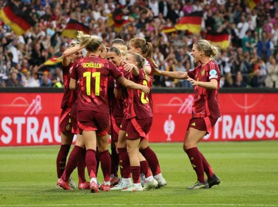 Sport Themen der Woche KW22 Sport Bilder des Tages 30.05.2025, xgrfx, Fussball UEFA Women s Nations League, Deutschland - Niederlande v.l. Tor, Sarai Linder (Deutsche Frauennationalmannschaft) (DFL DFB REGULATIONS PROHIBIT ANY USE OF PHOTOGRAPHS as IMAGE SEQUENCES and or QUASI-VIDEO) Bremen *** 30 05 2025, xgrfx, Football UEFA Women s Nations League, Germany Netherlands v l Goal, Sarai Linder Deutsche Frauennationalmannschaft DFL DFB REGULATIONS PROHIBIT ANY USE OF PHOTOGRAPHS as IMAGE SEQUENCES and or QUASI VIDEO Bremen