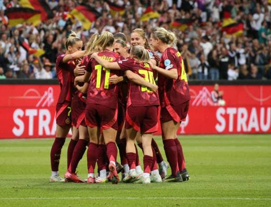 30.05.2025, xgrfx, Fussball UEFA Women s Nations League, Deutschland - Niederlande v.l. Tor, Sarai Linder (Deutsche Frauennationalmannschaft) (DFL DFB REGULATIONS PROHIBIT ANY USE OF PHOTOGRAPHS as IMAGE SEQUENCES and or QUASI-VIDEO) Bremen