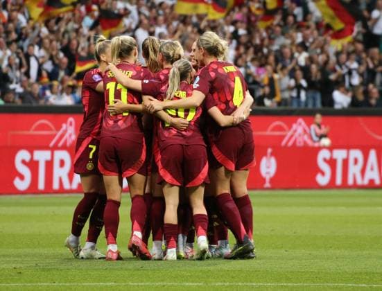 30.05.2025, xgrfx, Fussball UEFA Women s Nations League, Deutschland - Niederlande v.l. Tor, Sarai Linder (Deutsche Frauennationalmannschaft) (DFL DFB REGULATIONS PROHIBIT ANY USE OF PHOTOGRAPHS as IMAGE SEQUENCES and or QUASI-VIDEO) Bremen