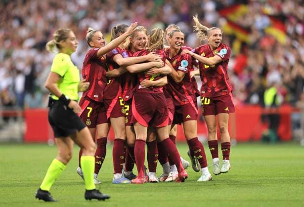 Foto : ausgelassene Freude und Torjubel nach dem 3-0 Treffer für Deutschland durch das Tor von Sarai Linder Fussball international, Frauen Länderspiel in Bremen - UEFA Womens Nations League - am Fr. 30.05.2025 Deutschland - Holland