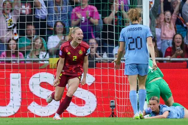 Sarai Linder (Germany) bejubelt ihren Treffer zum 3:0, UEFA Women s Nations League 2024 25 Grp A1 MD5, Germany and Netherlands, Weserstadion am 30. May 2025 in Bremen, Deutschland. (Foto von Marco Steinbrenner DeFodi Images) Sarai Linder (Germany) celebrates after scoring her teams third goal, UEFA Women s Nations League 2024 25 Grp A1 MD5, Germany and Netherlands, Weserstadion, May 30, 2025 in Bremen, Germany. (Photo by Marco Steinbrenner DeFodi Images)