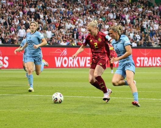 30.05.2025, xgrfx, Fussball UEFA Women s Nations League, Deutschland - Niederlande v.l. Tor, Sarai Linder (Deutsche Frauennationalmannschaft) (DFL DFB REGULATIONS PROHIBIT ANY USE OF PHOTOGRAPHS as IMAGE SEQUENCES and or QUASI-VIDEO) Bremen