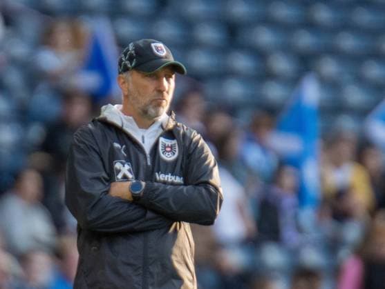 Hampden Park, Glasgow, 30th May 2025: Alexander Schriebl (Austria Head Coach) watches on during the match between Scotland and Austria in the UEFA Women?s Nations League at Hampden Park, Glasgow, Scotland on Friday 30th May 2025. (Claire Jeffrey SPP) Copyright: xClairexJeffreyx xSPPx spp-en-ClJeSp-CJ-SPP-F-W-SCOTLANDvAUSTRIA-013