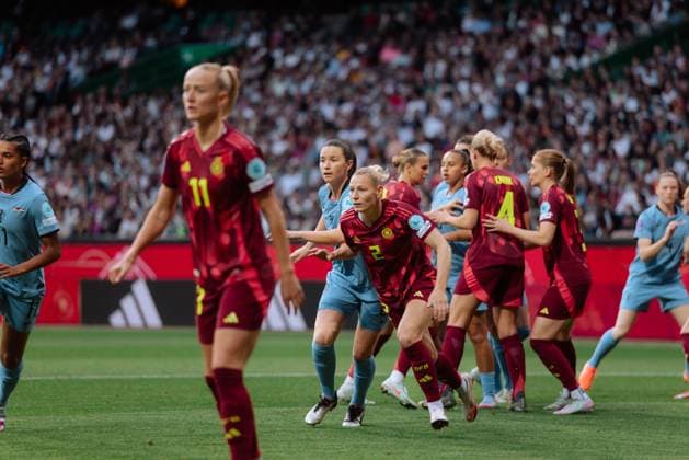 Bremen, Germany, May 30th 2025 Sarai Linder (2 Germany) dense at a corner during the UEFA Womens Nations League match between Germany and Netherlands at Weserstadion, in Bremen, Germany. (Gabor Baumgarten SPP) Copyright: xGaborxBaumgartenx xSPPx spp-en-GaBaSp-25_05_30_Womens Nations League Germany - Netherlands_Gabor_Baumgarten-522011
