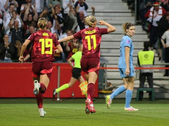 30.05.2025, xgrfx, Fussball UEFA Women s Nations League, Deutschland - Niederlande v.l. Tor, Lea Schüller (Deutsche Frauennationalmannschaft) (DFL DFB REGULATIONS PROHIBIT ANY USE OF PHOTOGRAPHS as IMAGE SEQUENCES and or QUASI-VIDEO) Bremen