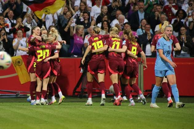 30.05.2025, xgrfx, Fussball UEFA Women s Nations League, Deutschland - Niederlande v.l. Tor, Lea Schüller (Deutsche Frauennationalmannschaft) (DFL DFB REGULATIONS PROHIBIT ANY USE OF PHOTOGRAPHS as IMAGE SEQUENCES and or QUASI-VIDEO) Bremen
