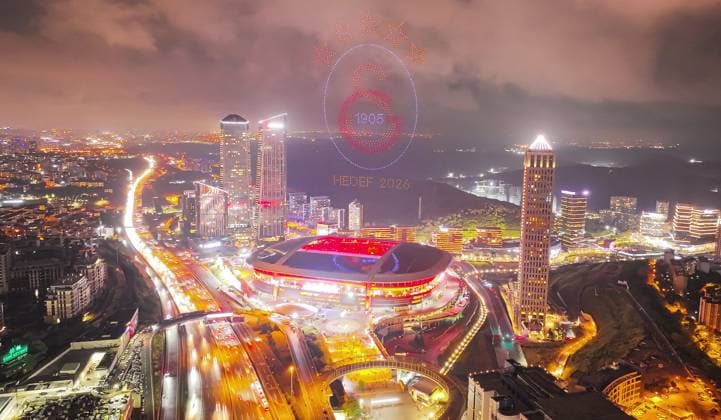 Sport Themen der Woche KW22 Sport Bilder des Tages Drone show at RAMS Park??????? ISTANBUL, TURKIYE - MAY 30: A view of drone show after Turkish Super Lig soccer match between Galatasaray and RAMS Basaksehir over RAMS Park in Istanbul, Turkiye on May 30, 2025. Metin Yuksel Kaya Anadolu Istanbul Turkey. Editorial use only. Please get in touch for any other usage.  Copyright: x2025xAnadoluxMetinxYukselxKayax