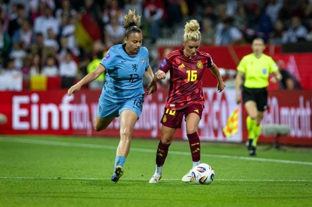 UWNL: Deutschland vs Niederlande; 30.05.25 Chasity Grant (Nr.12, Niederlande) gegen Linda Dallmann (Nr.16, Deutschland) UWNL: Deutschland vs Niederlande, Weserstadion am 30.05.25 Copyright: xBEAUTIFULxSPORTS MarioxM.xKobergx