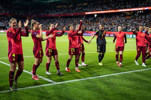 UWNL: Deutschland vs Niederlande; 30.05.25 Jubel nach Sieg Team Deutschland UWNL: Deutschland vs Niederlande, Weserstadion am 30.05.25 Copyright: xBEAUTIFULxSPORTS MarioxM.xKobergx