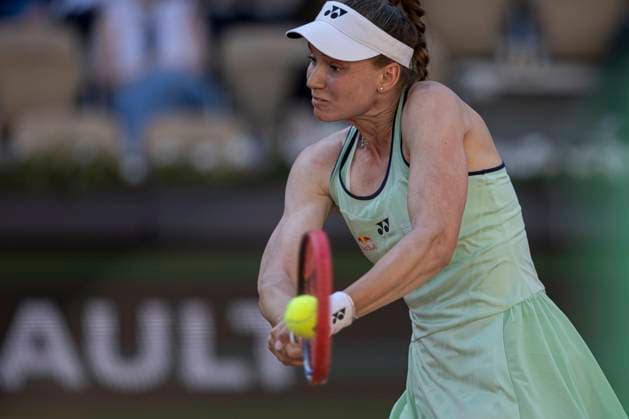 2025 French Open - Day Six Elena Rybakina returns the ball against Jelena Ostapenko at the Roland Garros Grand Slam Tournament in Paris, France, on May 30, 2025. Paris France  Copyright: xRobertxSzaniszlox originalFilename:szaniszlo-notitle250530_npyvT.jpg