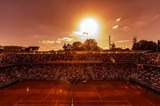 2025 French Open - Day Six Ben Shelton serves against Matteo Gigante at the Roland Garros Grand Slam Tournament in Paris, France, on May 30, 2025. Paris France  Copyright: xRobertxSzaniszlox originalFilename:szaniszlo-notitle250530_np55q.jpg