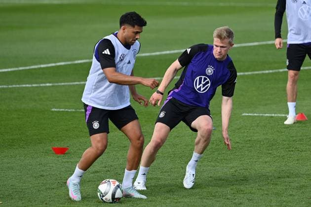 v.re:Jonathan BURKARDT , Nadiem AMIRI,Aktion,Zweikampf. Oeffentliches Training Deutsche Fussball Nationalmannschaft, Trainingslager in Herzogenaurach am 30.05.2025