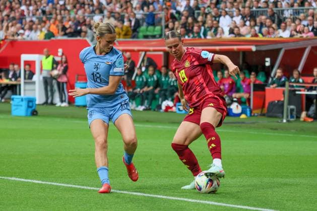 Bremen, Deutschland 30. Mai 2025: UEFA Nations League Women - 2025 - Deutschland vs. Niederlande Im Bild: v.li. im Zweikampf Kerstin Casparij (Niederlande) und Klara Bühl Buehl (Deutschland) Weser Stadion Niedersachen Copyright: xFotostandx xFantinix