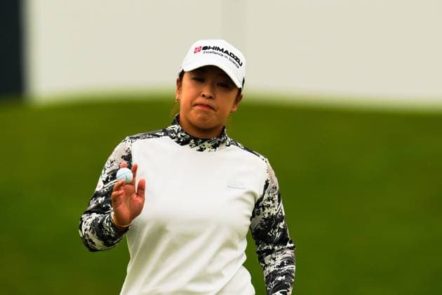 May 30, 2025, Madison, Wisconsin, USA: MAO SAIGO of Japan acknowledges the crowd after sinking a putt during the second round of the 2025 LPGA, Golf Damen U.S. Womens Open at Erin Hills Golf Course in Erin, Wis. Madison USA - ZUMAb262 20250530_znp_b262_028 Copyright: xJeffxM.xBrownx