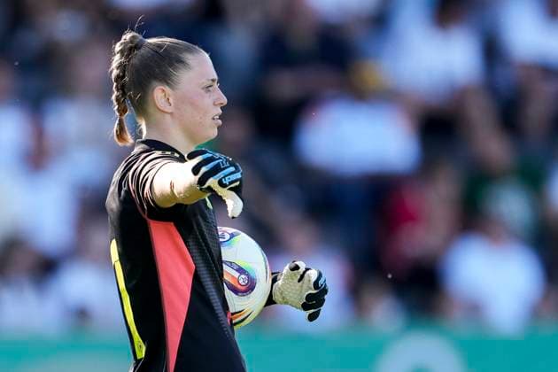 Rafaela Borggräfe (Torhüterin, Torwart, Deutschland, 1), am Ball, Einzelbild, Einzelfoto, Aktion, Action, 30.05.2025, Großaspach (Deutschland), Fussball, Länderspiel, U23-Frauen, Deutschland - USA, DFB DFL REGULATIONS PROHIBIT ANY USE OF PHOTOGRAPHS AS IMAGE SEQUENCES AND OR QUASI-VIDEO.