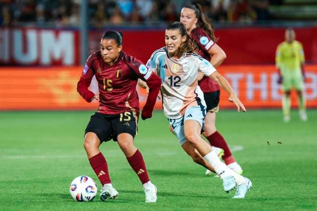 Women’s Nations League: Belgien - Spanien; Löwen, The King Power At Den Dreef Stadium am 30.05.2025 Mariam Toloba (Belgien, 15) im Zweikampf mit Patri Guijarro (Spanien, 12) Women’s Nations League: Belgien - Spanien; Löwen, The King Power At Den Dreef Stadium am 30.05.2025 Copyright: xBEAUTIFULxSPORTS Freisenx