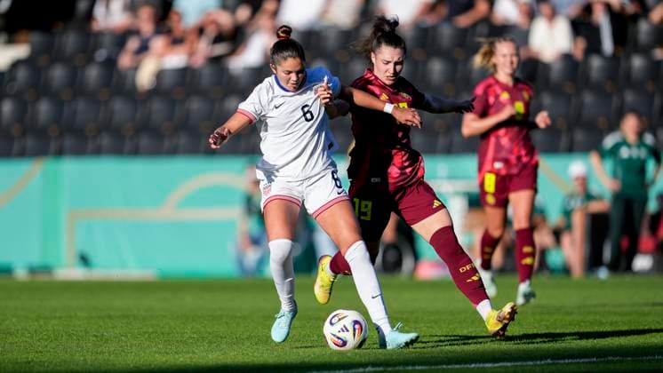 v.li.: Riley Jackson (USA, 6), Sophie Weidauer (Deutschland, 19), Zweikampf, Spielszene, Duell, duel, tackle, tackling, Dynamik, Action, Aktion, 30.05.2025, Großaspach (Deutschland), Fussball, Länderspiel, U23-Frauen, Deutschland - USA, DFB DFL REGULATIONS PROHIBIT ANY USE OF PHOTOGRAPHS AS IMAGE SEQUENCES AND OR QUASI-VIDEO.