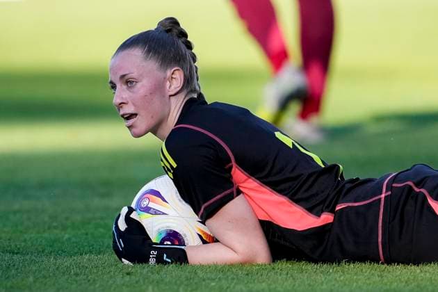 Rafaela Borggräfe (Torhüterin, Torwart, Deutschland, 1), am Ball, Einzelbild, Einzelfoto, Aktion, Action, 30.05.2025, Großaspach (Deutschland), Fussball, Länderspiel, U23-Frauen, Deutschland - USA, DFB DFL REGULATIONS PROHIBIT ANY USE OF PHOTOGRAPHS AS IMAGE SEQUENCES AND OR QUASI-VIDEO.