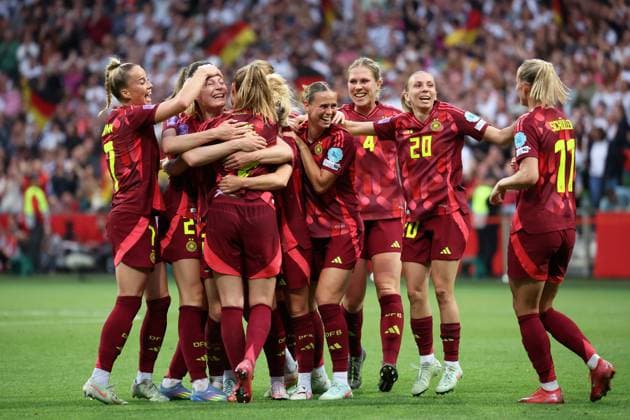Bremen, Weserstadion, 30.05.25, GER, Frauen, UEFA WOMENS NATIONS LEAGUE 2024 2025, Deutschland - Niederlande Bild: Sarai LINDER (Deutschland) jubelt nach ihrem Tor zum 3:0 UEFA regulations prohibit any use of photographs as image sequences and or quasi-video. Bremen Deutschland
