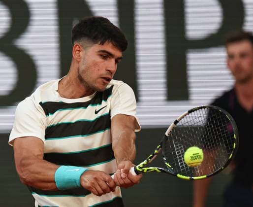 (250531) -- PARIS, May 31, 2025 -- Carlos Alcaraz of Spain returns a shot during the men s singles third round match against Damir Dzumhur of Bosnia and Herzegovina at the French Open tennis tournament at Roland Garros, Paris, France, May 30, 2025. ) (SP)FRANCE-PARIS-TENNIS-FRENCH OPEN-MEN S SINGLES LixJing 