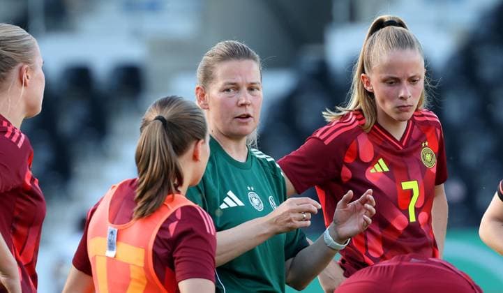 Aspach , Fußball U23 weiblich Länderspiel Deutschland vs. USA , Trainerin Kathrin Peter ( D )
