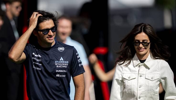BARCELONA - Carlos Sainz (Williams) and his girlfriend Rebecca Donaldson arrive at the Circuit de Barcelona-Catalunya before the start of the third free practice session ahead of the Spanish Grand Prix. ANP SANDER KING xVIxANPxSportx xxANPxIVx 529052733 originalFilename: 529052733.jpg