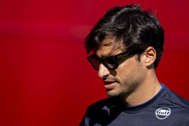 BARCELONA - Carlos Sainz (Williams) arrives at the Circuit de Barcelona-Catalunya before the start of the third free practice session ahead of the Spanish Grand Prix. ANP SANDER KING xVIxANPxSportx xxANPxIVx 529052737 originalFilename: 529052737.jpg