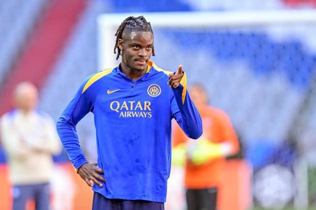 Munich, Germany. 30th, May 2025. Yann Bisseck of Inter seen during the MD-1 training session at Allianz Arena ahead of the 2025 UEFA Champions League final in Munich. Germany, Munich  Copyright: xGonzalesxPhoto TommasoxFimianox