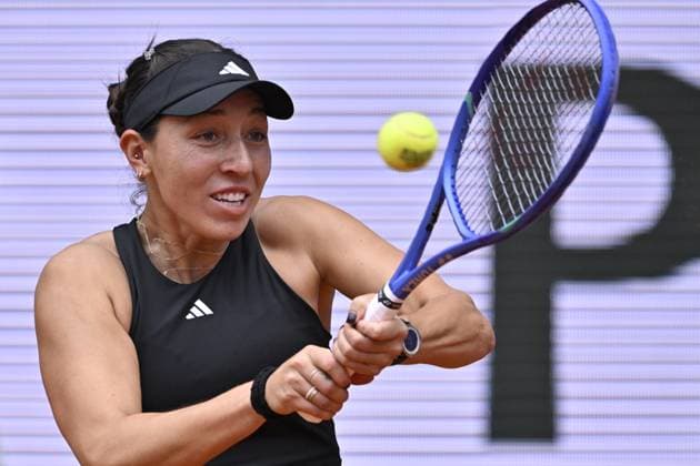 2025 Roland-Garros - Day 7 PARIS, FRANCE - MAY 31: Jessica Pegula of US in action against Marketa Vondrousova (not seen) of Czech Republic during the Women s Singles third round match on day seven of the 2025 French Open at Court Philippe-Chatrier in Paris, France on May 31, 2025 Burak Akbulut Anadolu Paris France. Editorial use only. Please get in touch for any other usage.  Copyright: x2025xAnadoluxBurakxAkbulutx