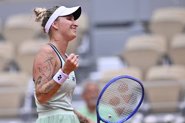 2025 Roland-Garros - Day 7 PARIS, FRANCE - MAY 31: Marketa Vondrousova of Czech Republic in action against Jessica Pegula (not seen) of US during the Women s Singles third round match on day seven of the 2025 French Open at Court Philippe-Chatrier in Paris, France on May 31, 2025. Burak Akbulut Anadolu Paris France. Editorial use only. Please get in touch for any other usage.  Copyright: x2025xAnadoluxBurakxAkbulutx