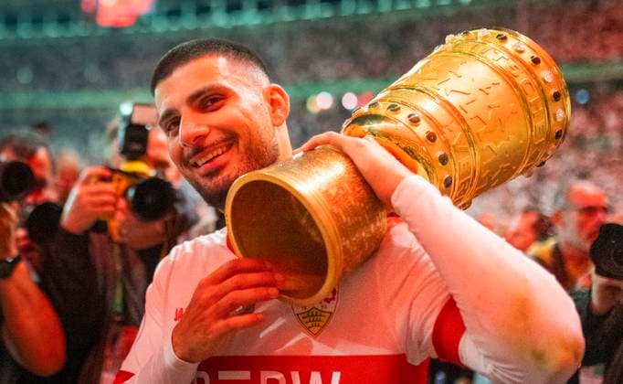 Berlin, Germany. 24th Mai 2025. Deniz Undav (VfB) mit Pokal Arminia Bielefeld - VfB Stuttgart 24.05.2025 *** Berlin, Germany 24th May 2025 Deniz Undav VfB with cup Arminia Bielefeld VfB Stuttgart 24 05 2025