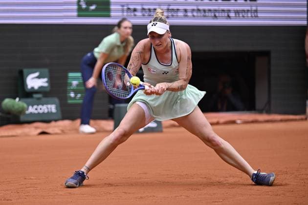 2025 Roland-Garros - Day 7 PARIS, FRANCE - MAY 31: Marketa Vondrousova of Czech Republic in action against Jessica Pegula (not seen) of US during the Women s Singles third round match on day seven of the 2025 French Open at Court Philippe-Chatrier in Paris, France on May 31, 2025. Burak Akbulut Anadolu Paris France. Editorial use only. Please get in touch for any other usage.  Copyright: x2025xAnadoluxBurakxAkbulutx