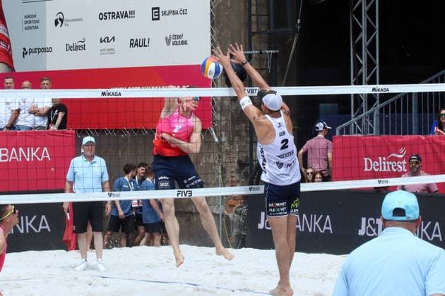Beach Pro Tour Ostrava, 31.05.2025 Beach Pro Tour Ostrava, Beach-Volleyball, Elite16, Ostrava, 31.05.2025 Bild: Sagstetter, Benedikt (GER, 2) gegen Perusic, Ondrej (CZE, 1) Copyright: xBEAUTIFULxSPORTS NilsxKoepkex