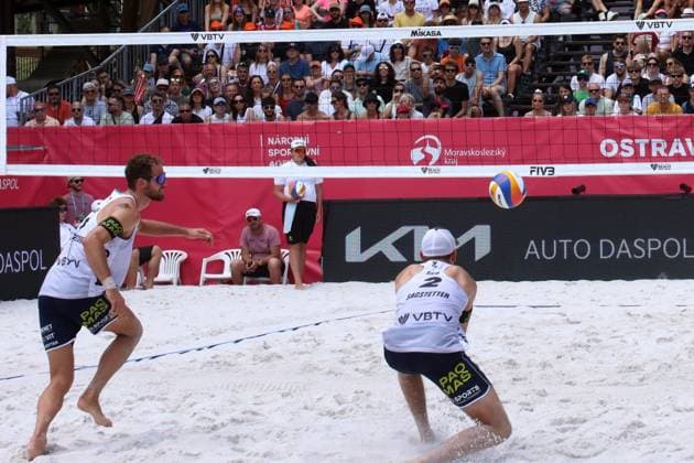 Beach Pro Tour Ostrava, 31.05.2025 Beach Pro Tour Ostrava, Beach-Volleyball, Elite16, Ostrava, 31.05.2025 Bild: Sagstetter, Jonas (GER, 1) und Sagstetter, Benedikt (GER, 2) Copyright: xBEAUTIFULxSPORTS NilsxKoepkex