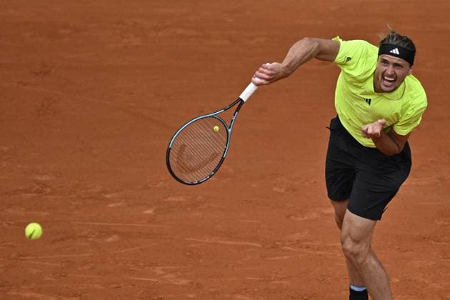 Sport Themen der Woche KW22 Sport Bilder des Tages 2025 Roland-Garros - Day 7 PARIS, FRANCE - MAY 31: Alexander Zverev of Germany in action against Flavio Cobolli (not seen) of Italy during their men s singles match on day 7 of the French Open tennis tournament on Court Philippe-Chatrier at the Philippe-Chatrier Court in Paris on May 31, 2025. Burak Akbulut Anadolu Paris France. Editorial use only. Please get in touch for any other usage.  Copyright: x2025xAnadoluxBurakxAkbulutx