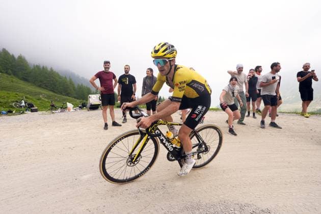 Yates Simon Philip of Team Visma Lease A Bike leads the race during the stage 20 of the Giro d™Italia from Verres to Sestriere (Via Lattea), Italy - Saturday, May 31, 2025. - cycling.  Copyright: xFabioxFerrari LaPressex