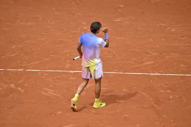2025 Roland-Garros - Day 7 PARIS, FRANCE - MAY 31: Flavio Cobolli of Italy in action against Alexander Zverev (not seen) of Germany during their men s singles match on day 7 of the French Open tennis tournament on Court Philippe-Chatrier at the Philippe-Chatrier Court in Paris on May 31, 2025. Burak Akbulut Anadolu Paris France. Editorial use only. Please get in touch for any other usage.  Copyright: x2025xAnadoluxBurakxAkbulutx