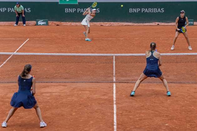 2025 French Open - Day Seven Anastasia Detiuc returns the ball against Timea Babos and Luisa Stefani at the Roland Garros Grand Slam Tournament in Paris, France, on May 31, 2025. Paris France  Copyright: xRobertxSzaniszlox originalFilename:szaniszlo-notitle250531_npNJw.jpg